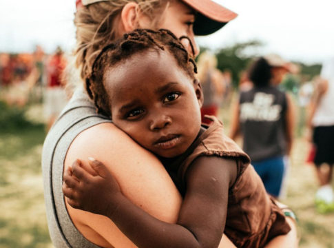 Mulher trabalho voluntario