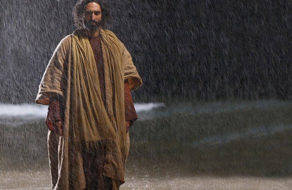 Jesus caminha sobre as águas